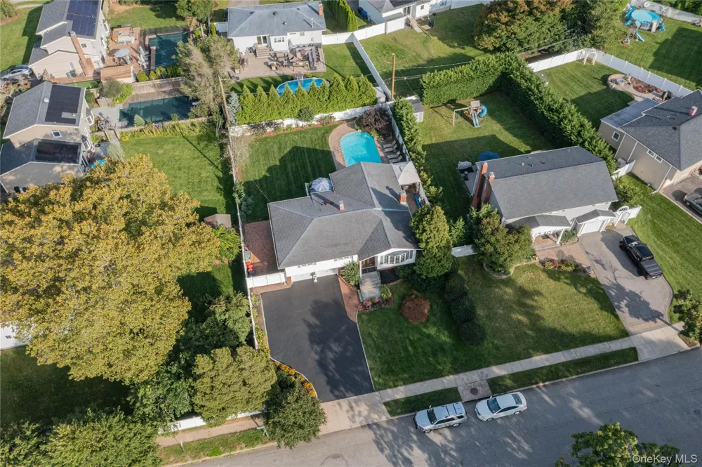 39 Pawnee Drive Commack, NY 11725