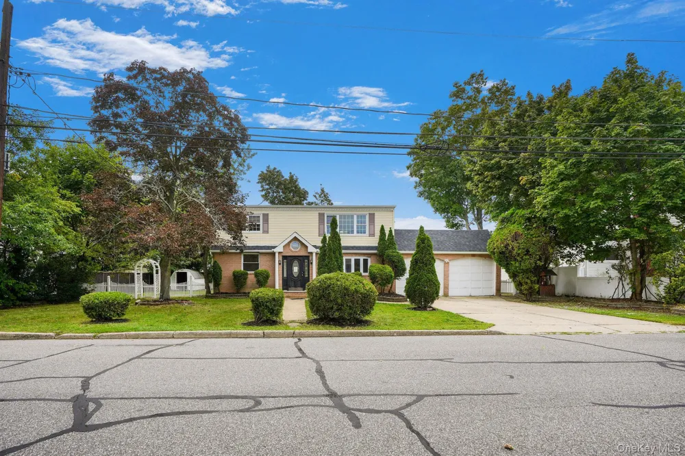1565 10th Street West Babylon, NY 11704