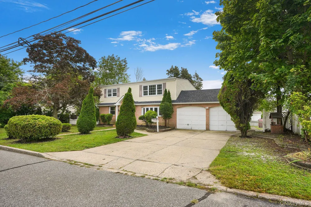 1565 10th Street West Babylon, NY 11704