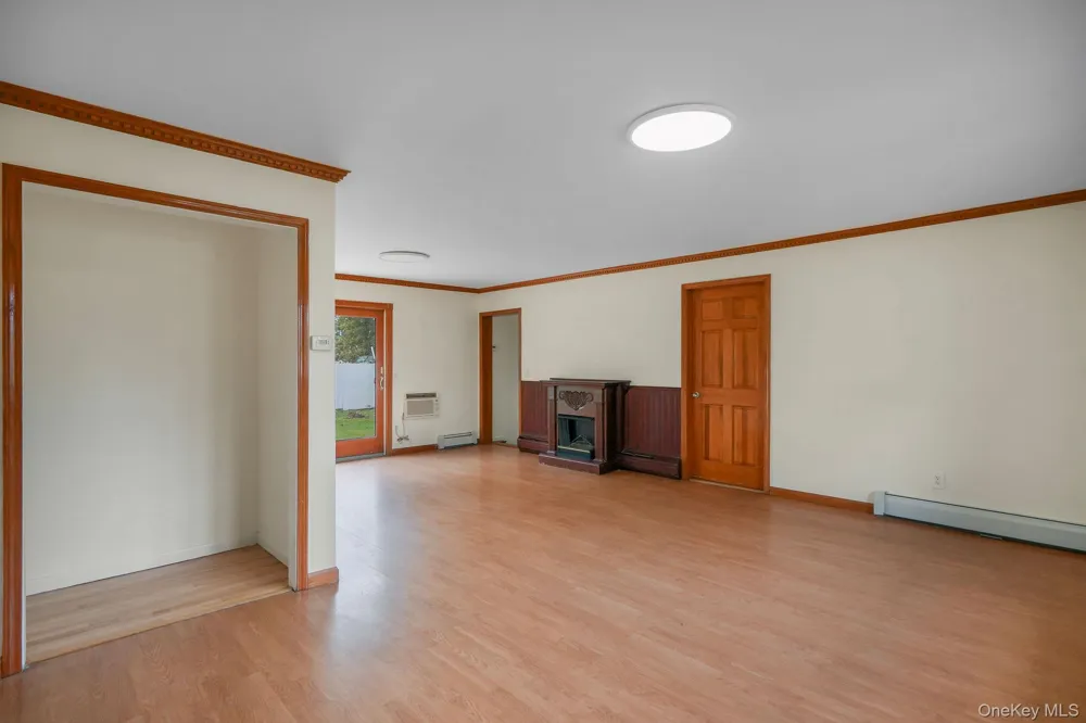 1565 10th Street West Babylon, NY 11704