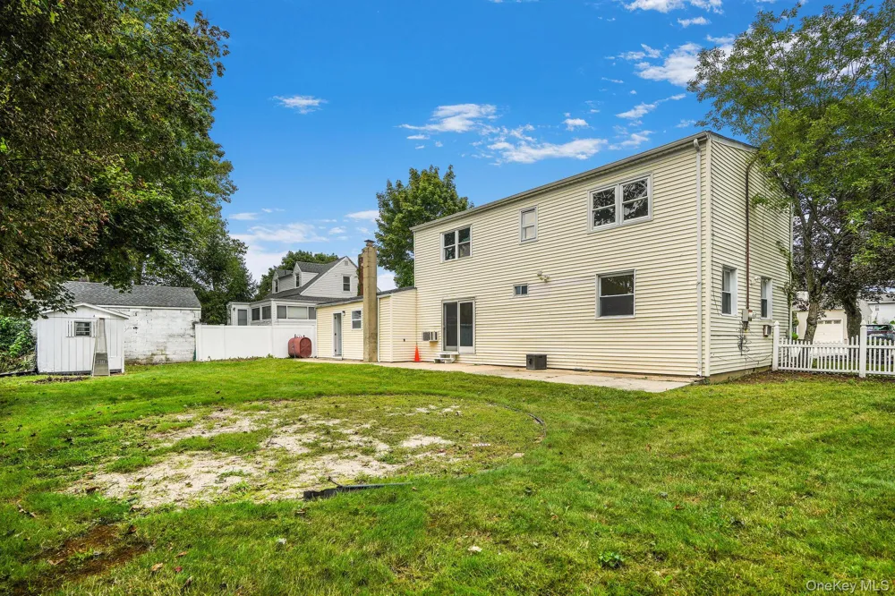 1565 10th Street West Babylon, NY 11704