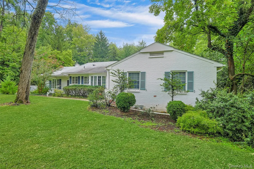 12 E Wheeler Place E West Nyack, NY 10994