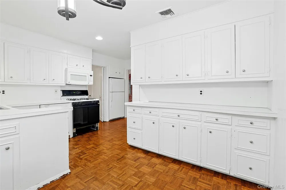 12 E Wheeler Place E West Nyack, NY 10994
