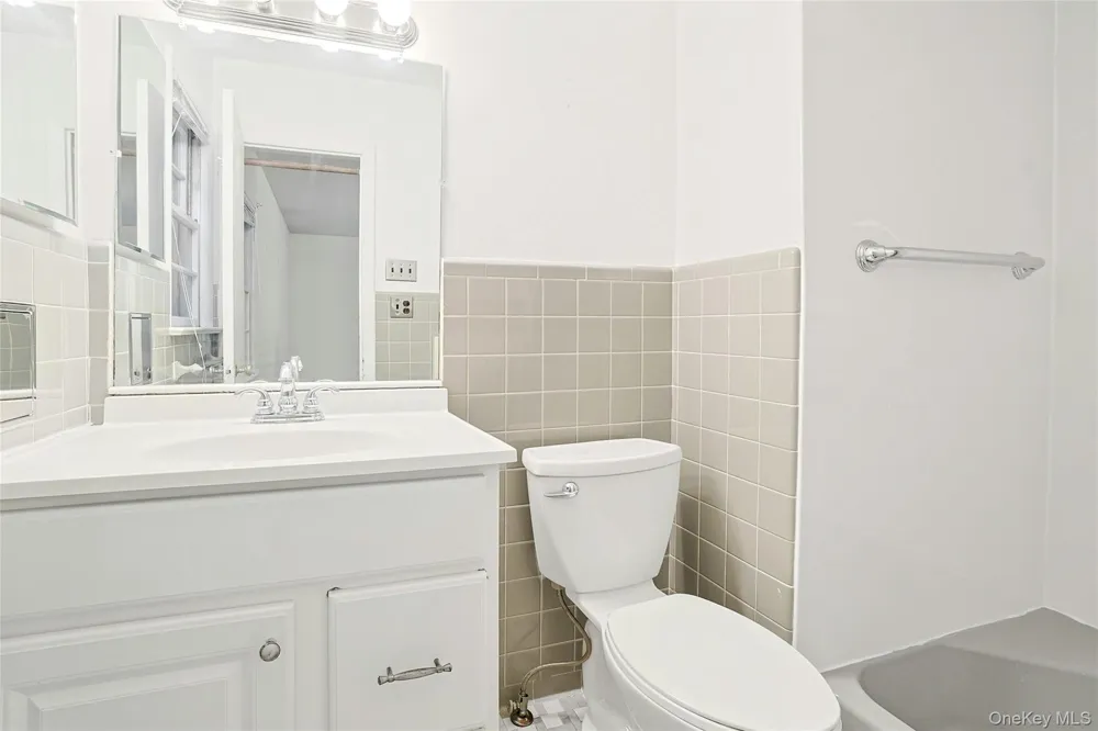 12 E Wheeler Place E West Nyack, NY 10994