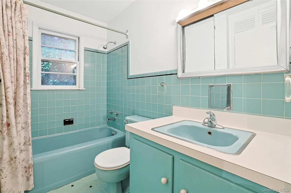 12 E Wheeler Place E West Nyack, NY 10994