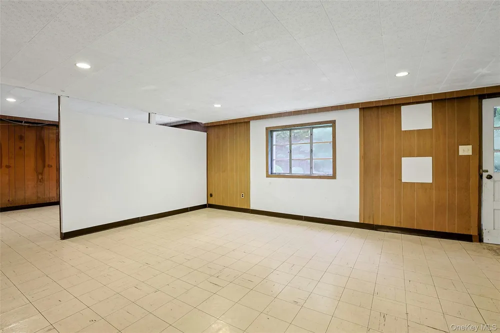 12 E Wheeler Place E West Nyack, NY 10994
