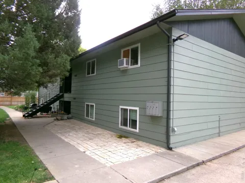 1052 E 5th Street