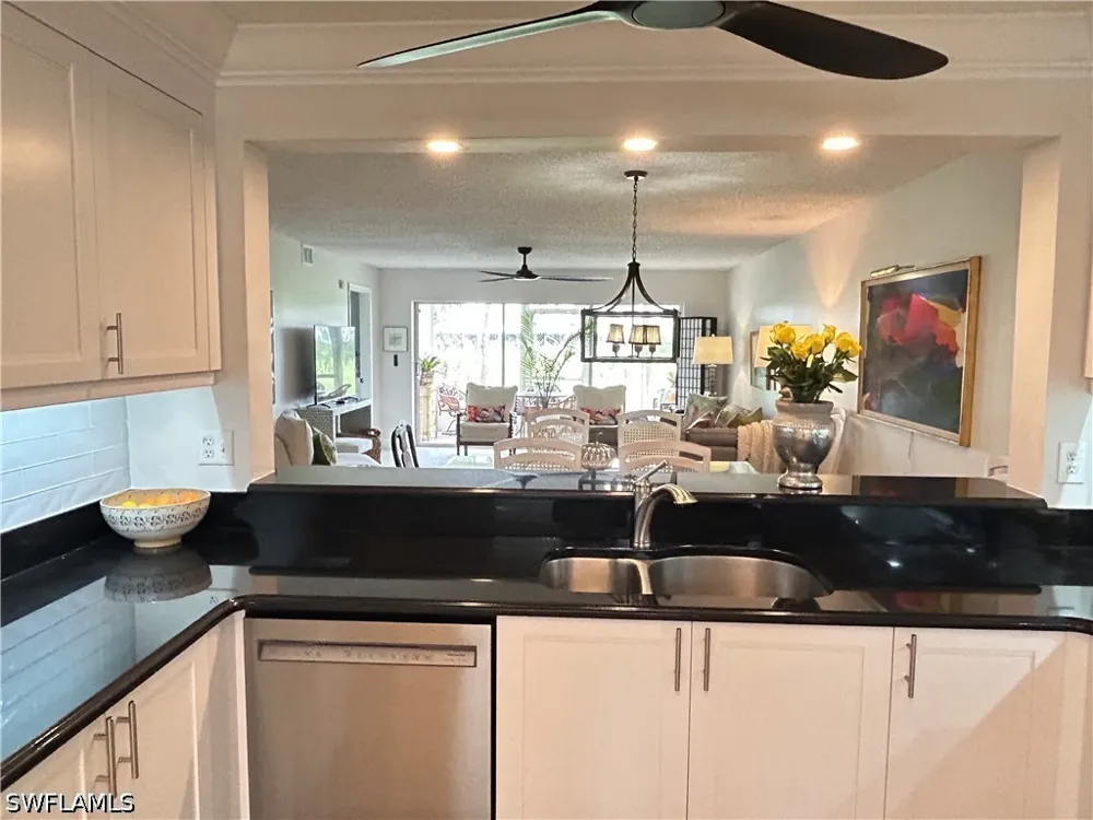 Dennis Circle #M103 Naples, FL 34104