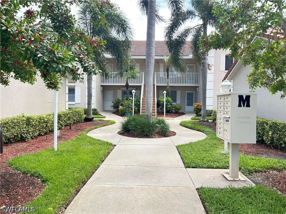 Dennis Circle #M103 Naples, FL 34104