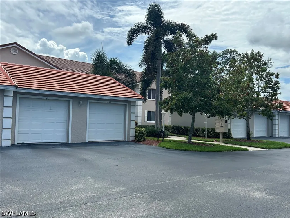 Dennis Circle #M103 Naples, FL 34104