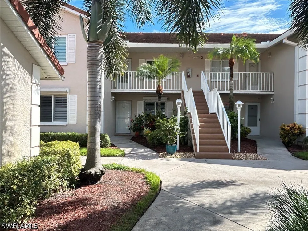 Dennis Circle #M103 Naples, FL 34104