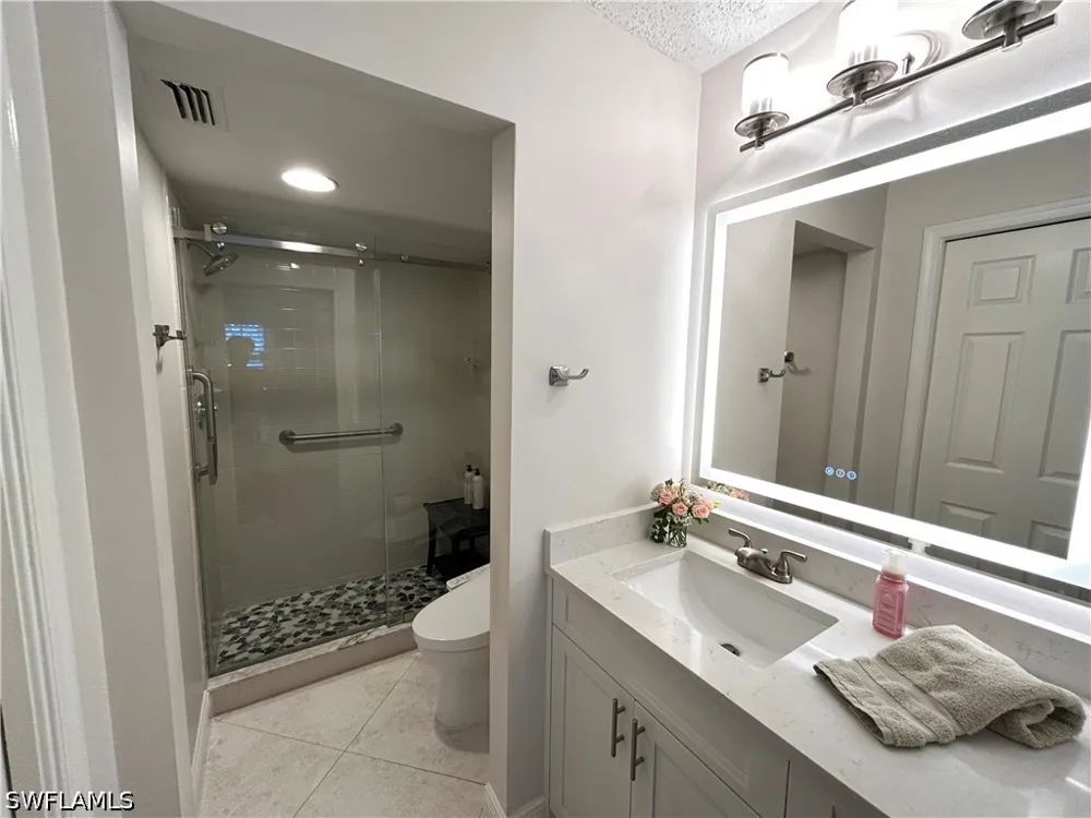 Dennis Circle #M103 Naples, FL 34104