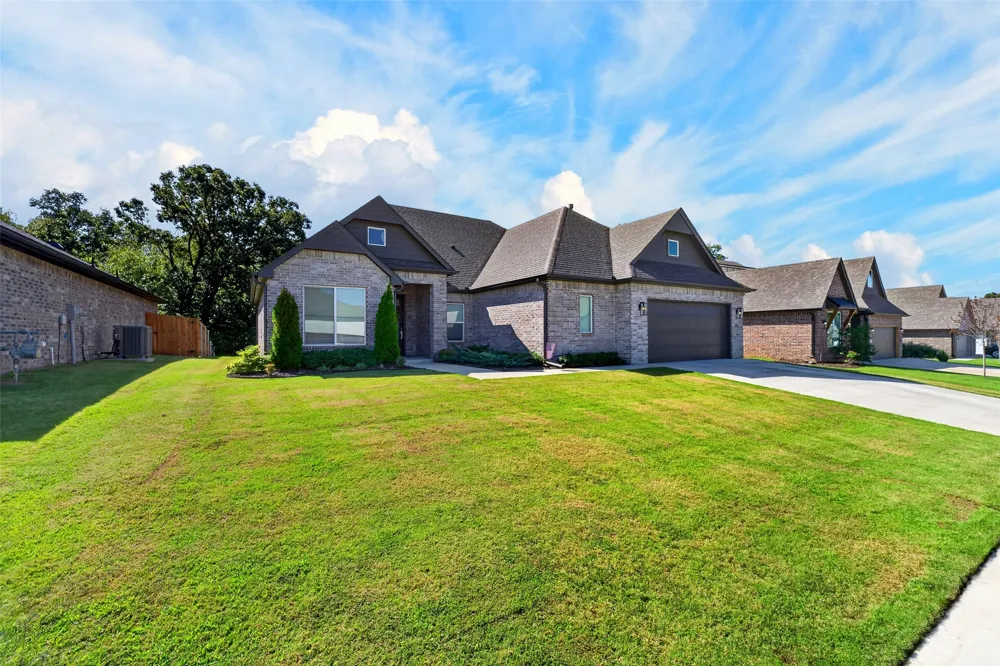 811 E Jacksonville Street Broken Arrow, OK 74012