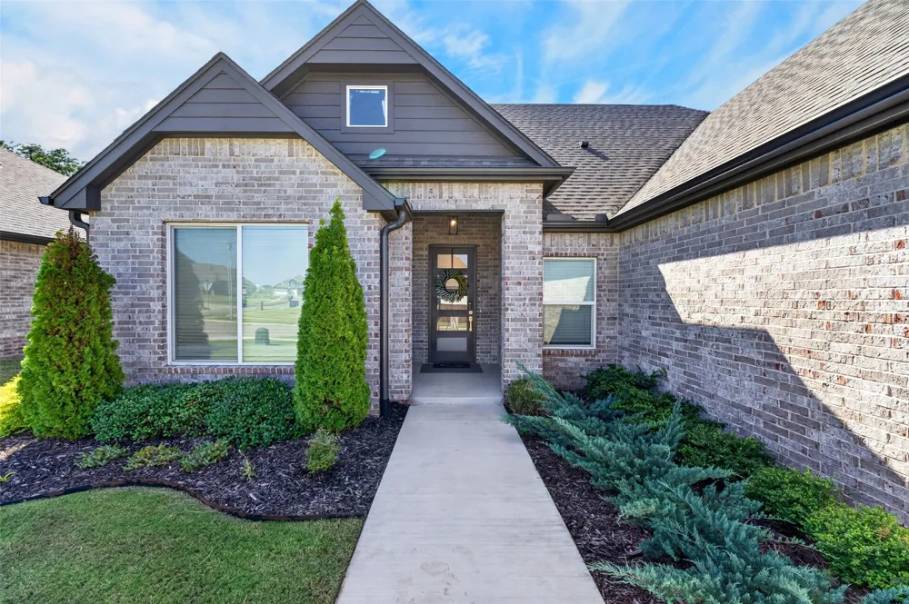 811 E Jacksonville Street Broken Arrow, OK 74012