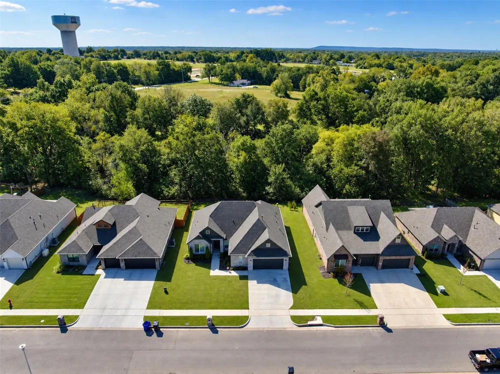 811 E Jacksonville Street Broken Arrow, OK 74012