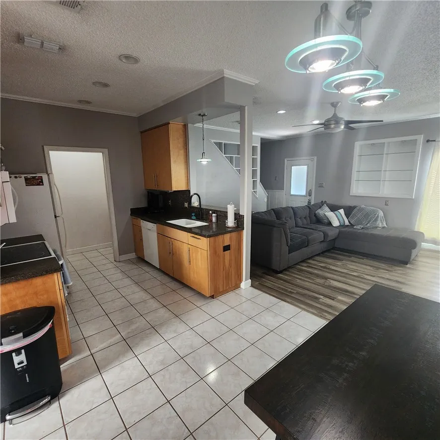 3025 Quail Springs #B10 Corpus Christi, TX 78414