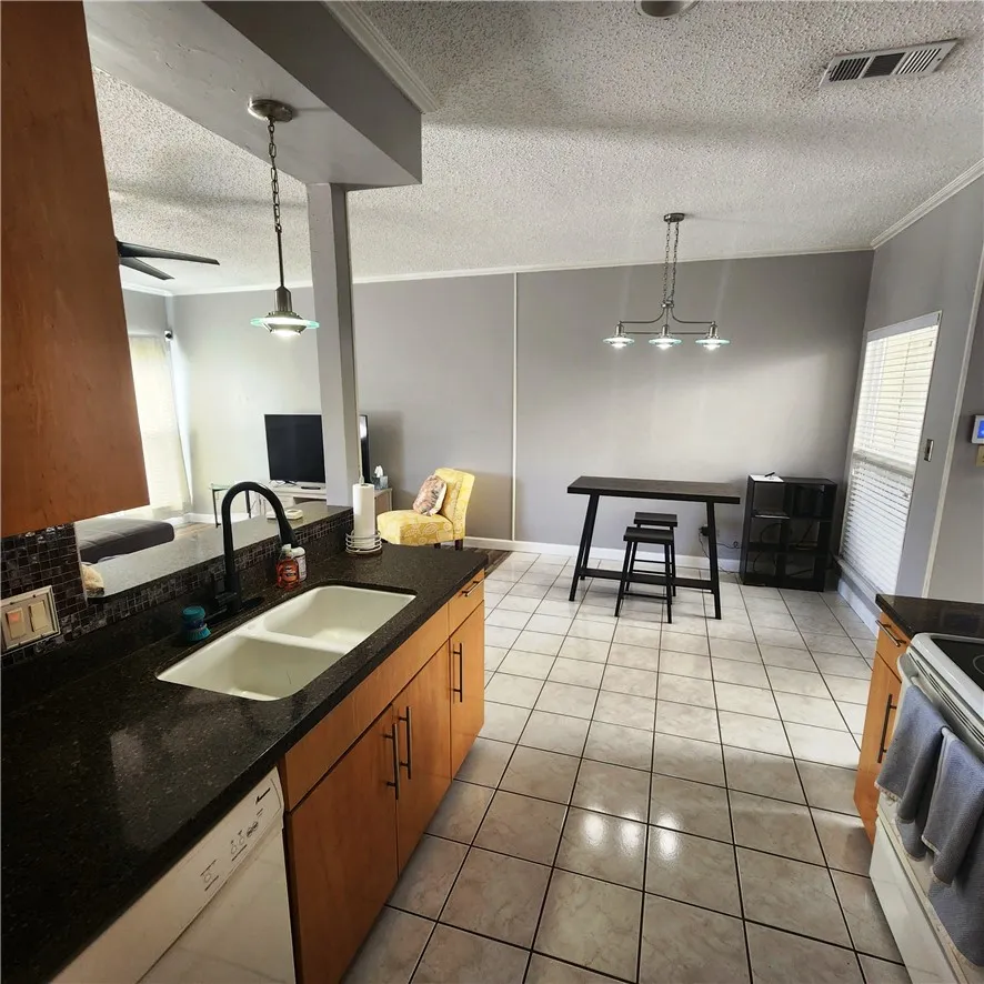 3025 Quail Springs #B10 Corpus Christi, TX 78414