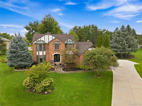 4735 Bentley Drive
