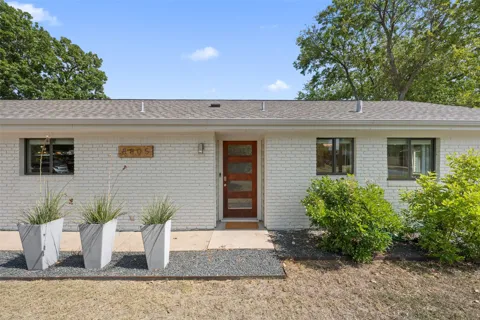 8805 Leisure Drive
