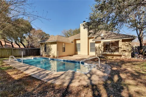 15811 De Peer Avenue