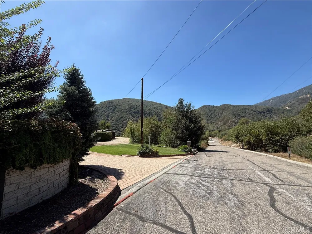 23680 Hillview Road San Bernardino, CA 92404
