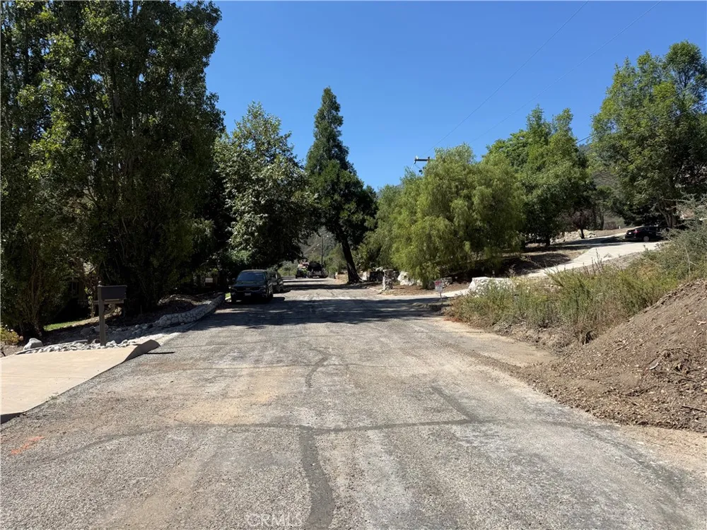 23680 Hillview Road San Bernardino, CA 92404