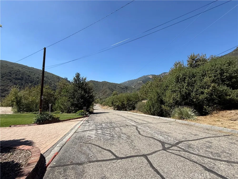 23680 Hillview Road San Bernardino, CA 92404