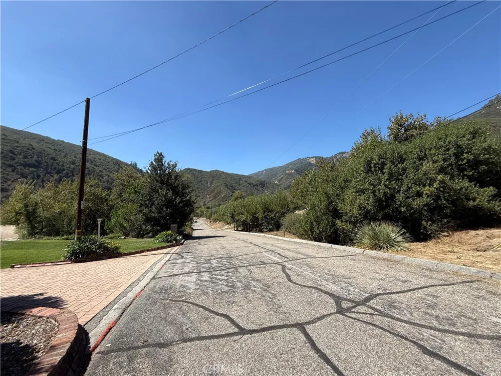 23680 Hillview Road San Bernardino, CA 92404