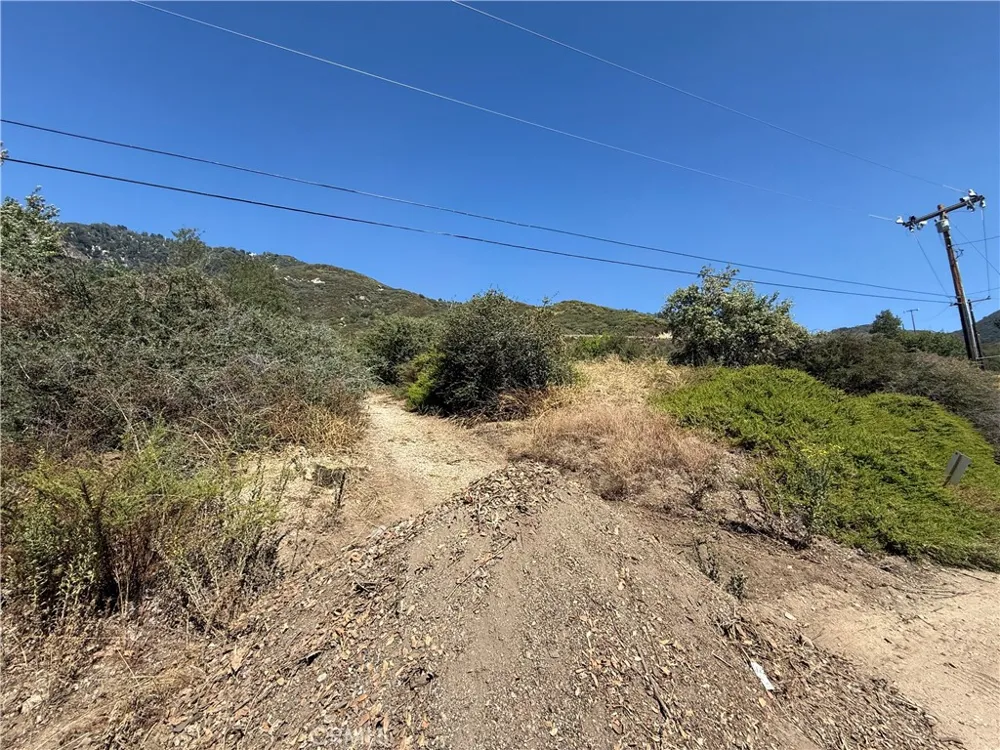 23680 Hillview Road San Bernardino, CA 92404