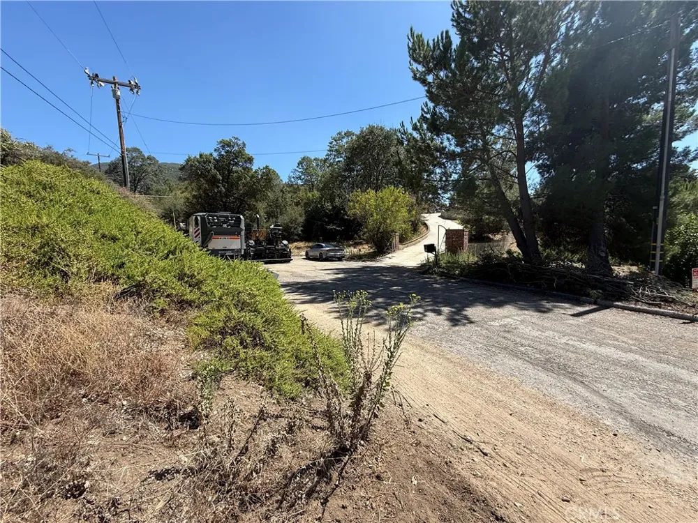 23680 Hillview Road San Bernardino, CA 92404