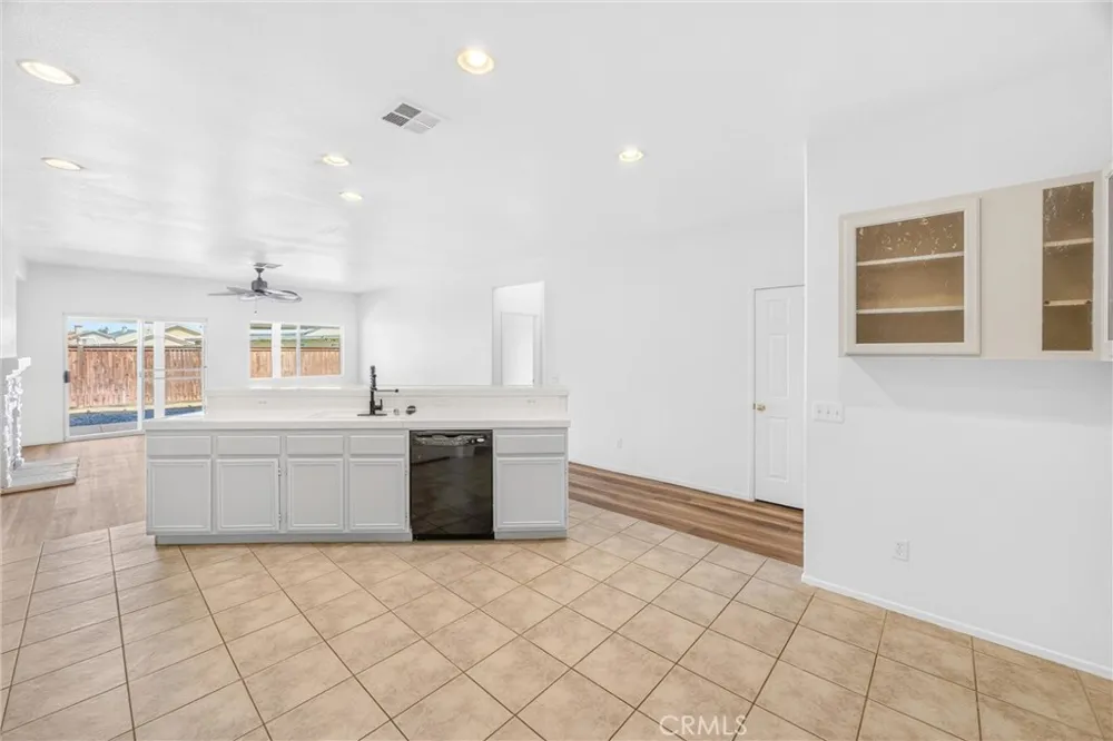 13616 Dellwood Street Victorville, CA 92392