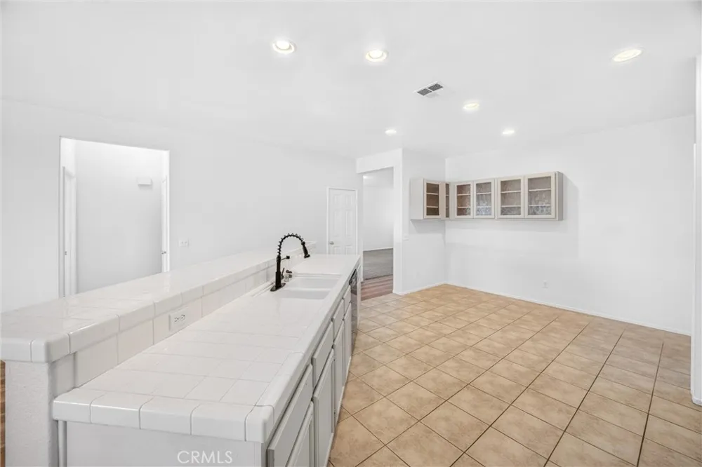 13616 Dellwood Street Victorville, CA 92392