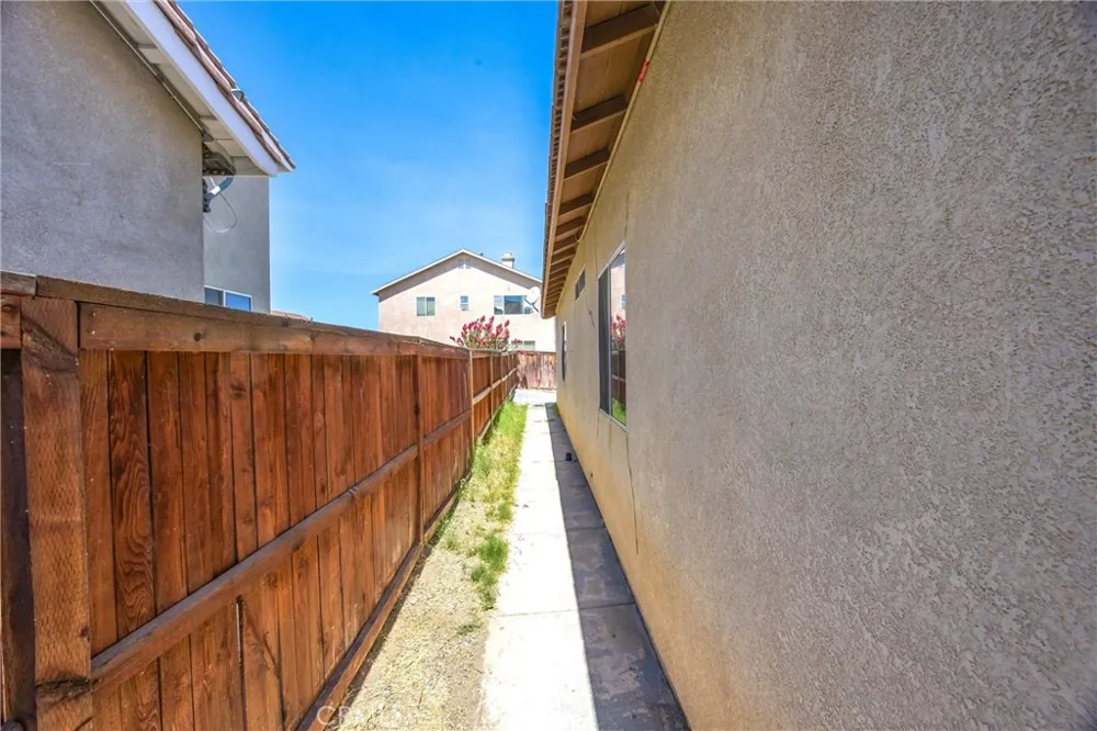13616 Dellwood Street Victorville, CA 92392