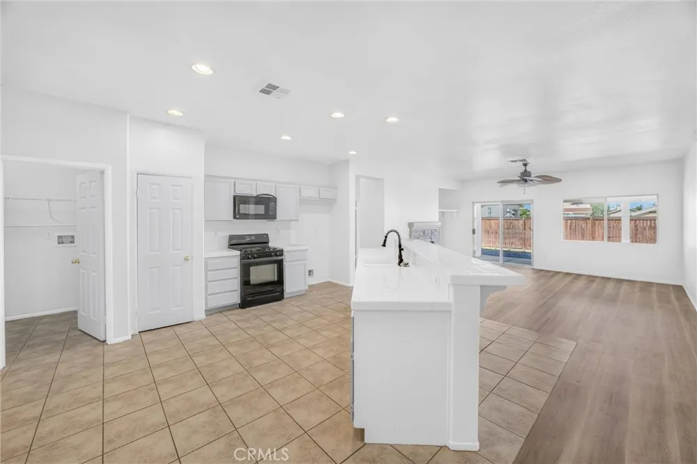 13616 Dellwood Street Victorville, CA 92392