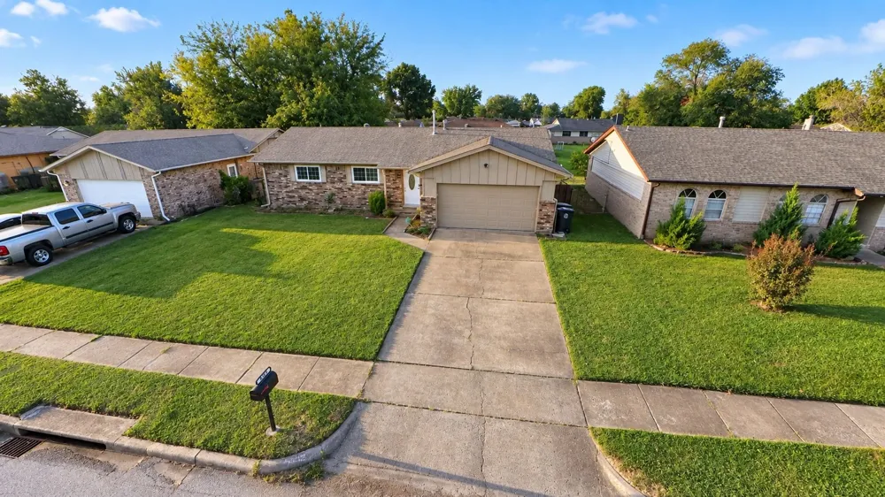 9352 E 56th Street Tulsa, OK 74145
