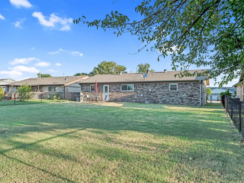 9352 E 56th Street Tulsa, OK 74145