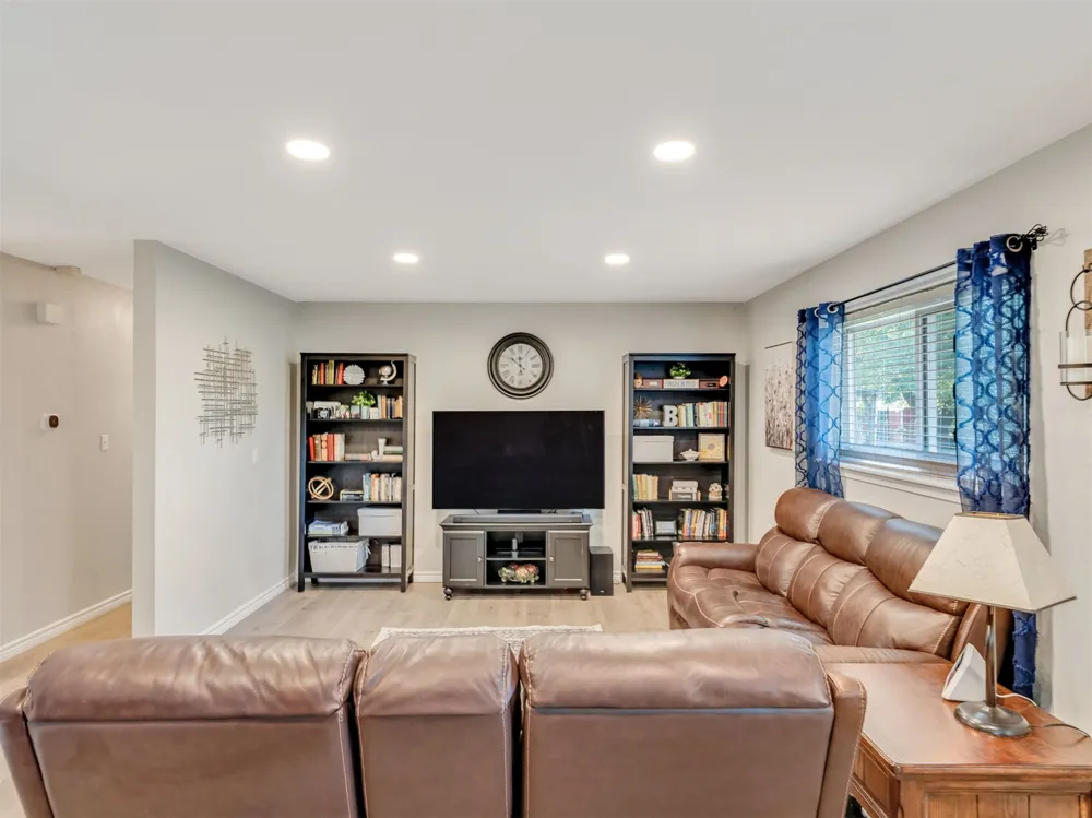 9352 E 56th Street Tulsa, OK 74145