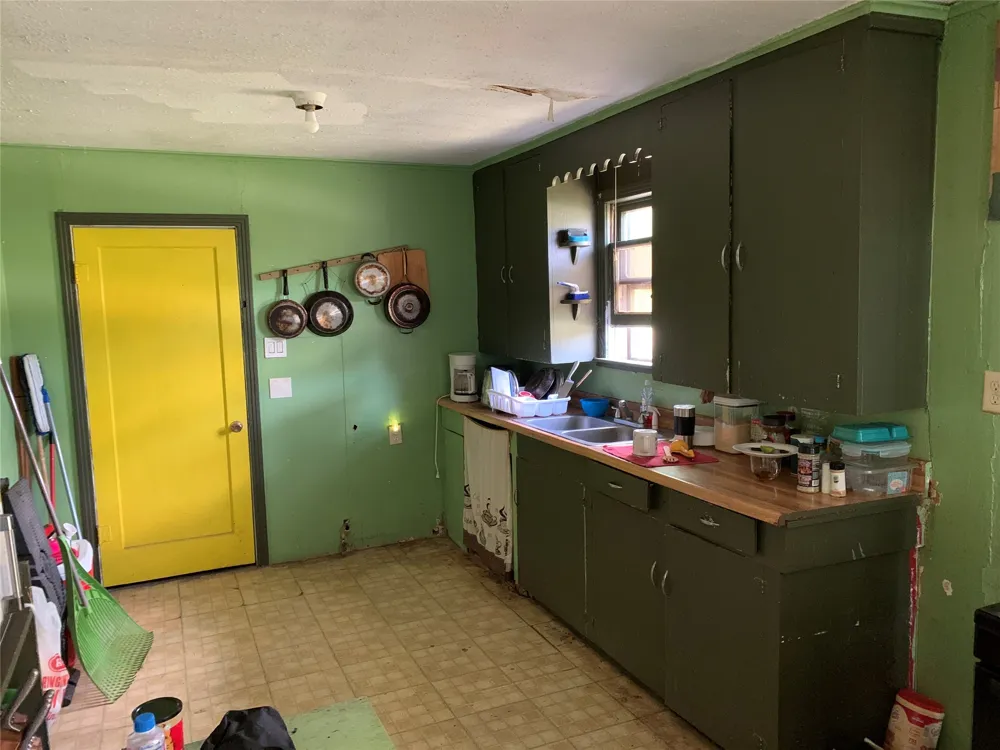 100 S Wright Avenue Kerens, TX 75144