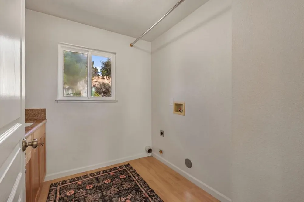 16919 Forrest Lane Royal Oaks, CA 95076