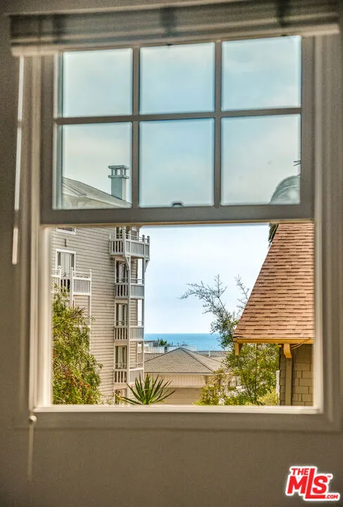 41 Vicente Terrace Santa Monica, CA 90401