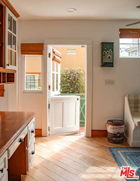 41 Vicente Terrace Santa Monica, CA 90401