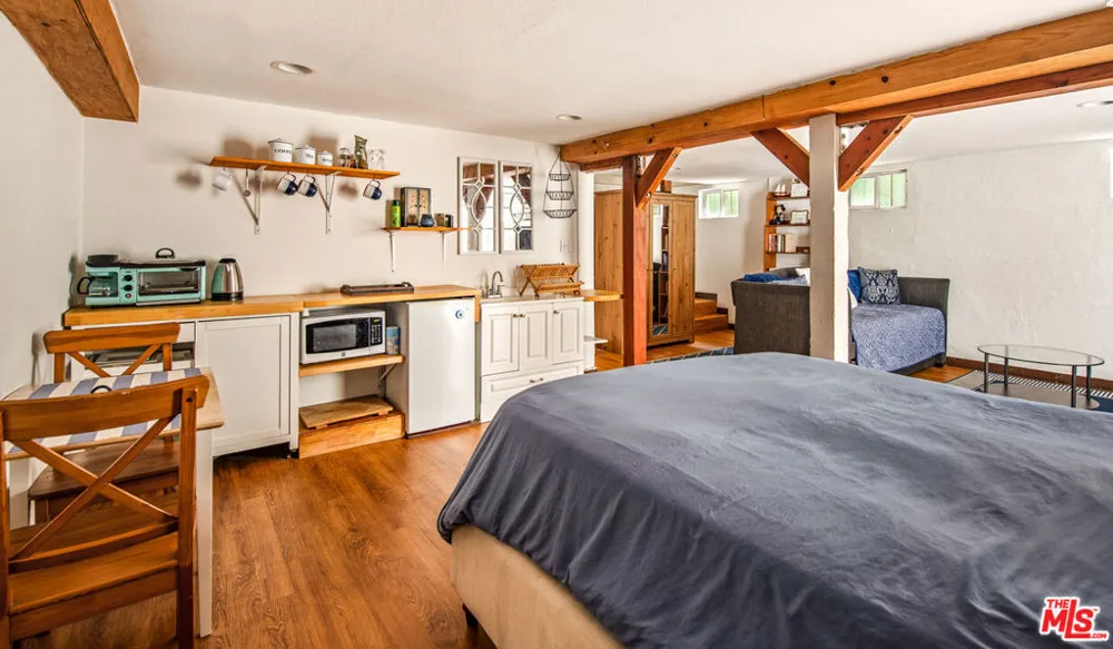 41 Vicente Terrace Santa Monica, CA 90401