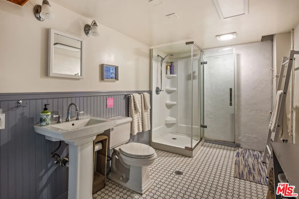 41 Vicente Terrace Santa Monica, CA 90401