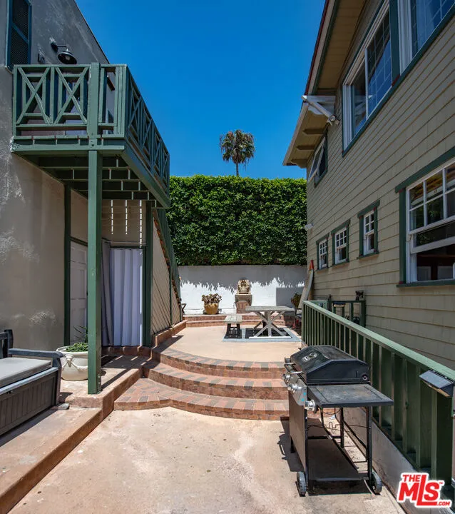 41 Vicente Terrace Santa Monica, CA 90401