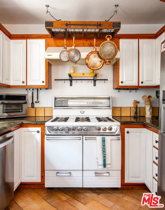 41 Vicente Terrace Santa Monica, CA 90401