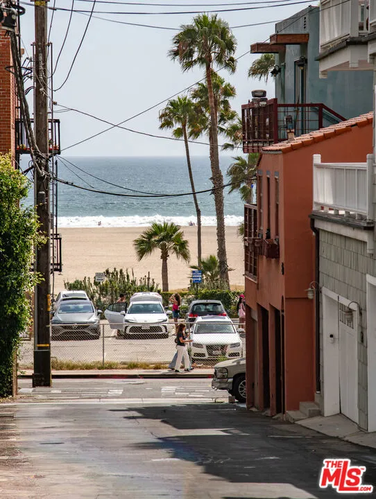 41 Vicente Terrace Santa Monica, CA 90401