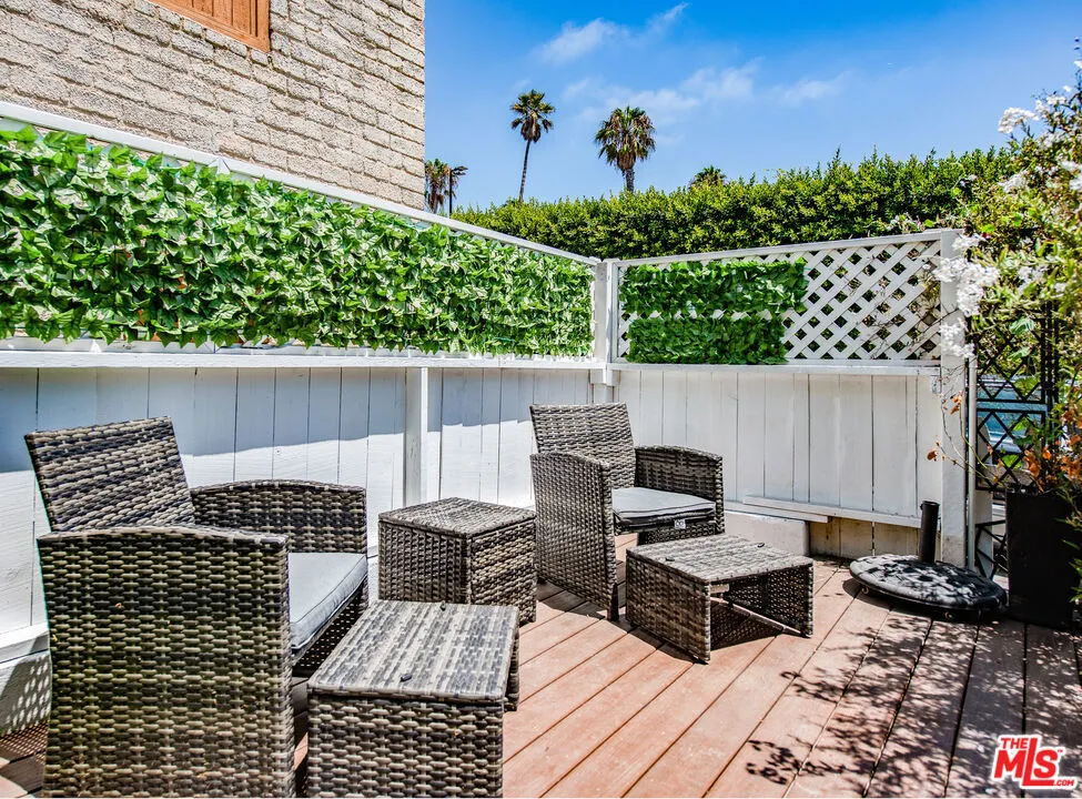 41 Vicente Terrace Santa Monica, CA 90401