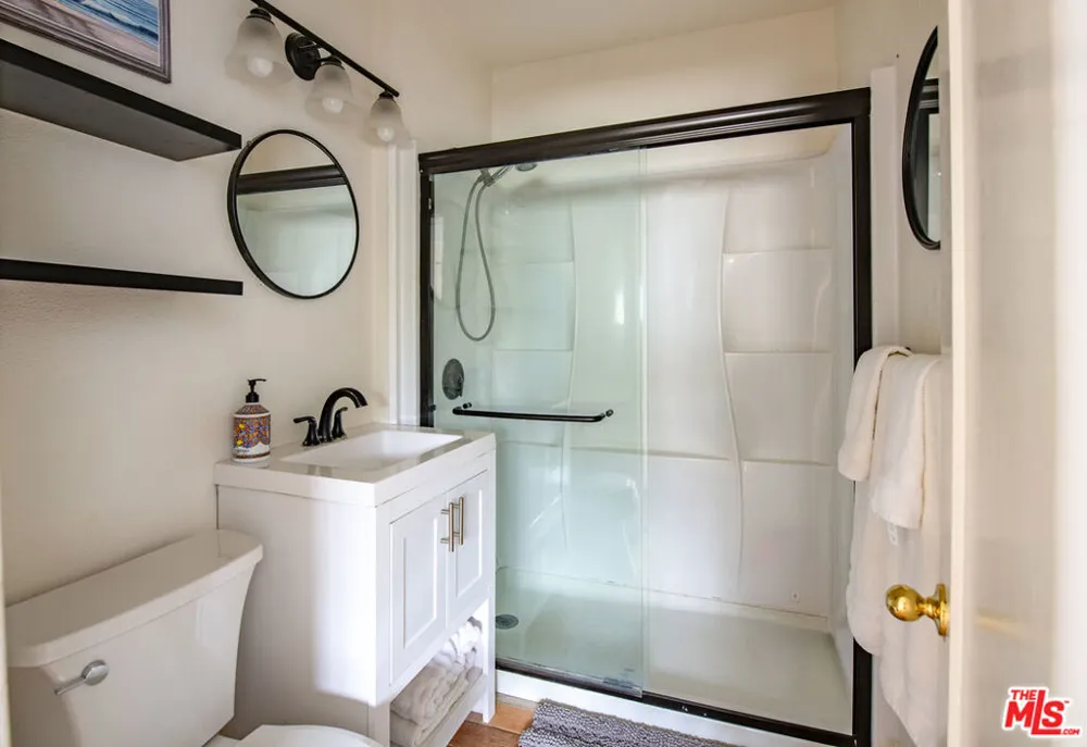 41 Vicente Terrace Santa Monica, CA 90401