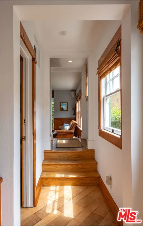 41 Vicente Terrace Santa Monica, CA 90401