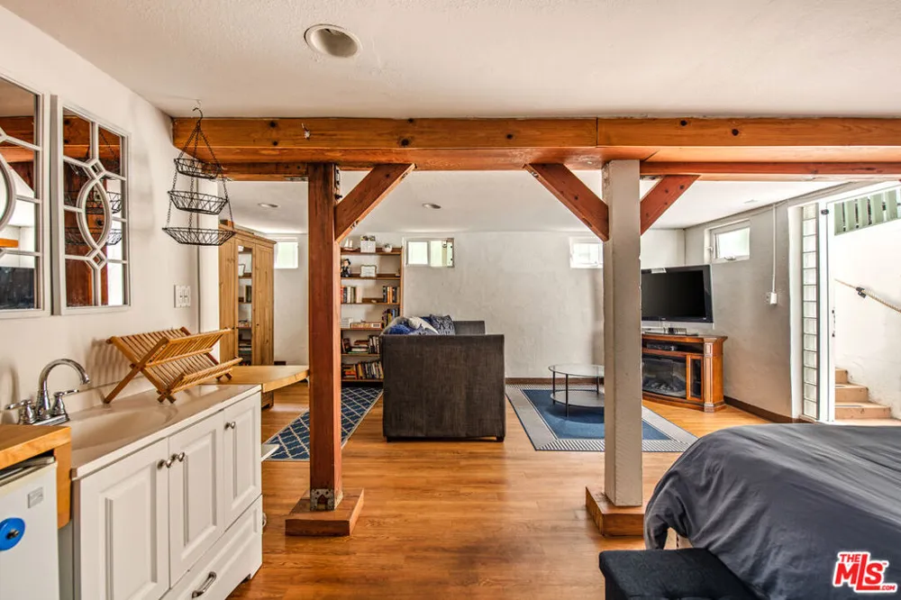41 Vicente Terrace Santa Monica, CA 90401